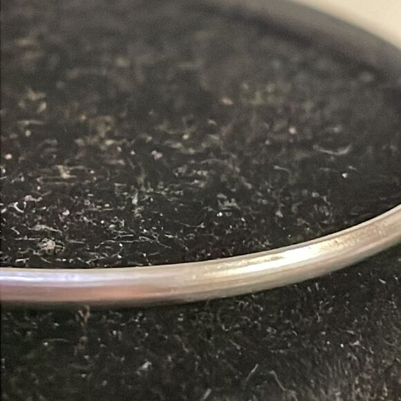 Retro 1990s 7.5” smooth polished silver tone stackable bangle bracelet - Picture 6 of 9